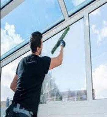 Expert Tips for Spotless Window Glass Cleaning