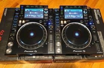 2x Pioneer CDJ-2000 Nexus2 & 1x PIONEER DJM-900 Nexus2