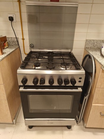 COOKING RANGE WITH 4 BURNERS