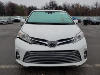 2019 TOYOTA SIENNA XLE 3