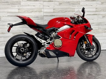 2018 ducati panigale v4 +971561943867