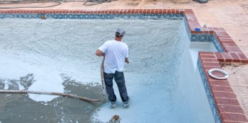 Expert-Guide-to-Swimming-Pool-Waterproofing-and-Repair-1024x508