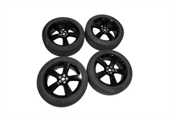 Land Rover Defender 22 inch Wheel Rims Black with Continental Tyres OEM L8BM-1007-CARim Diameter: 22