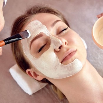 face-peeling-mask-spa-beauty-treatment-skincare-FNHBX4M-1