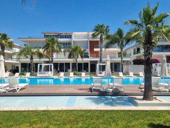 2 Bedroom apartment with 2 beds  on a luxery complex in Antalya